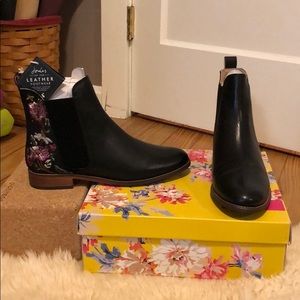 Black Leather Chelsea Boots with Floral Embroidery
